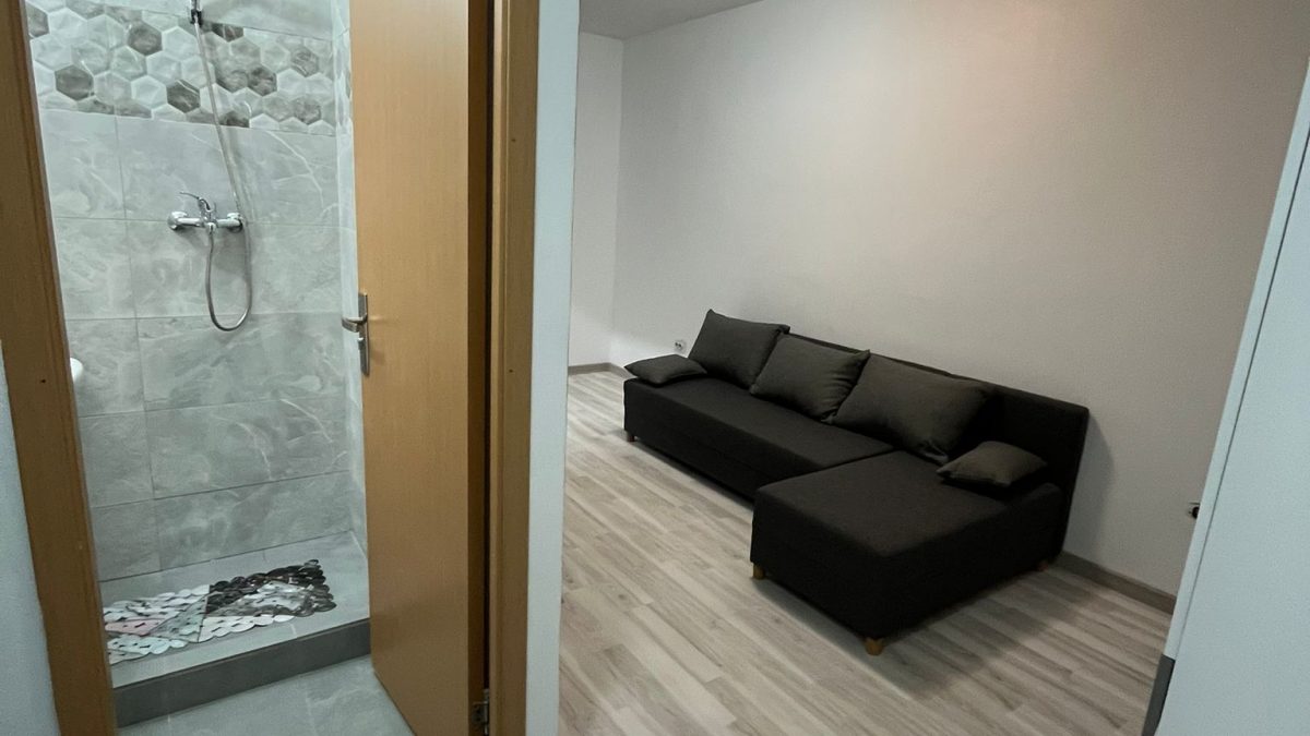 WhatsApp Image 2025 01 07 at 18.17.47 772f78c0 1200x675 - Vand garsoniera Kaufland Vest sau schimb cu garsoniera Brasov