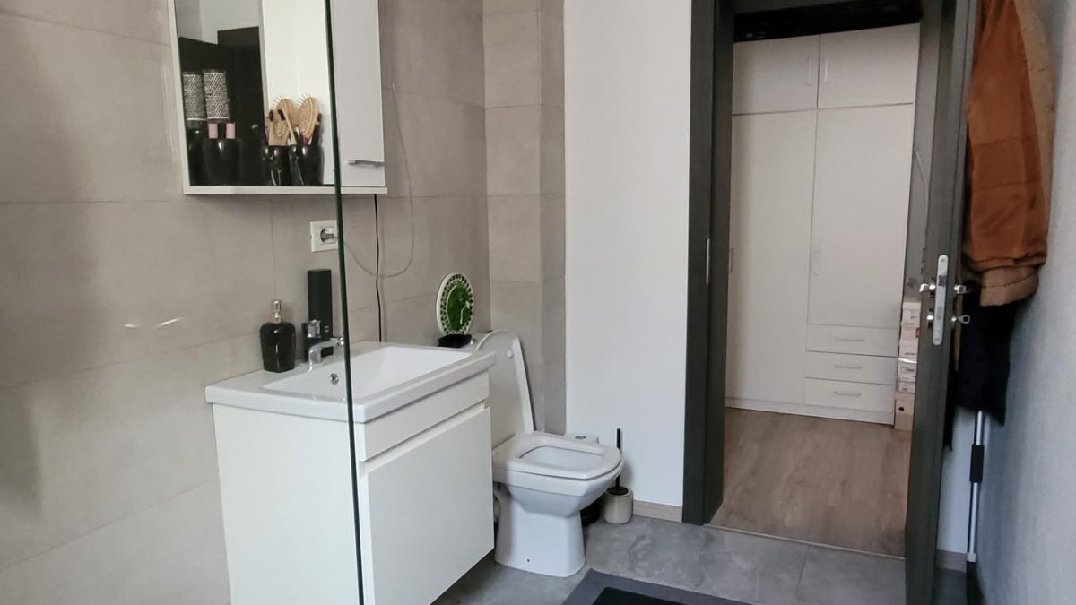 92d94415 0de6 4683 986a e2e4037b7731 1200x675 - Vand apartament cu 1 camera
