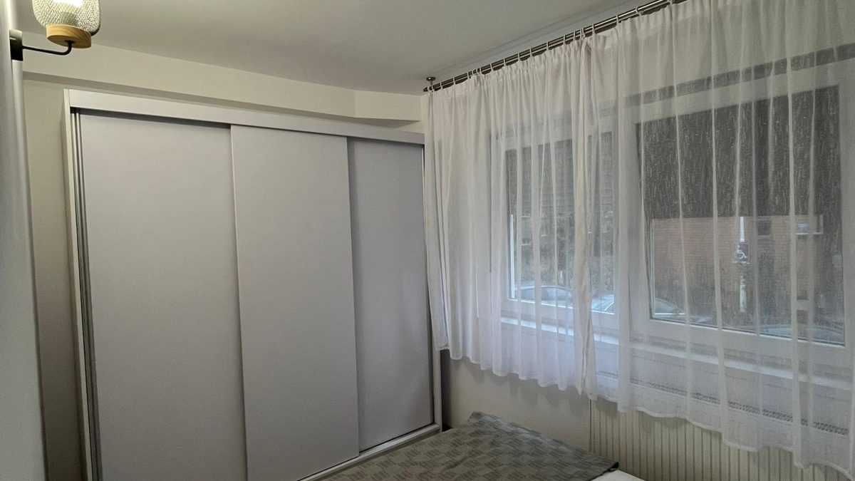 8a892c28 c3d3 4696 a29d 4a1c04c4682a 1200x675 - Garsoniera de vanzare