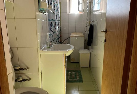 WhatsApp Image 2025 09 21 at 16.58.43 2a84e9e4 536x370 - Garsoniera spatioasa de vanzare, zona Baicului / Doamna Ghica