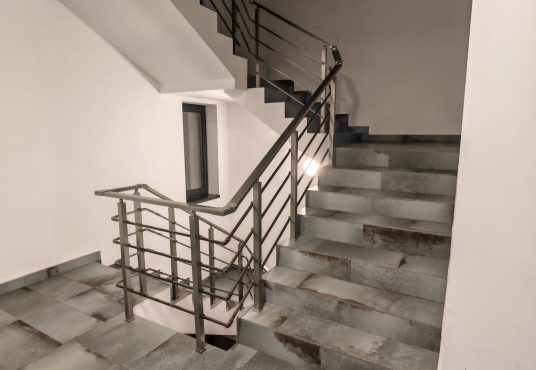 53539278 d988 4ec9 9a9d e77060c54f87 536x370 - Garsonieră + boxă depozitare