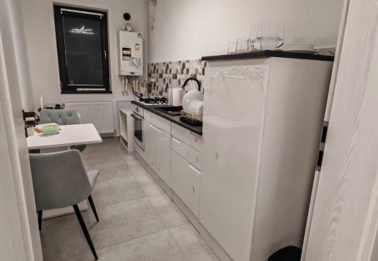 83d406b9 411e 4aab 9fb5 4f0dad396c0c 536x370 - Garsonieră + boxă depozitare