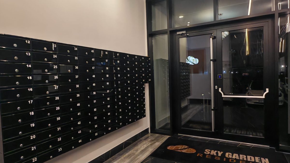 d99eddb2 a568 4c42 b78c d336ed77c8fc 1200x675 - Garsonieră + boxă depozitare