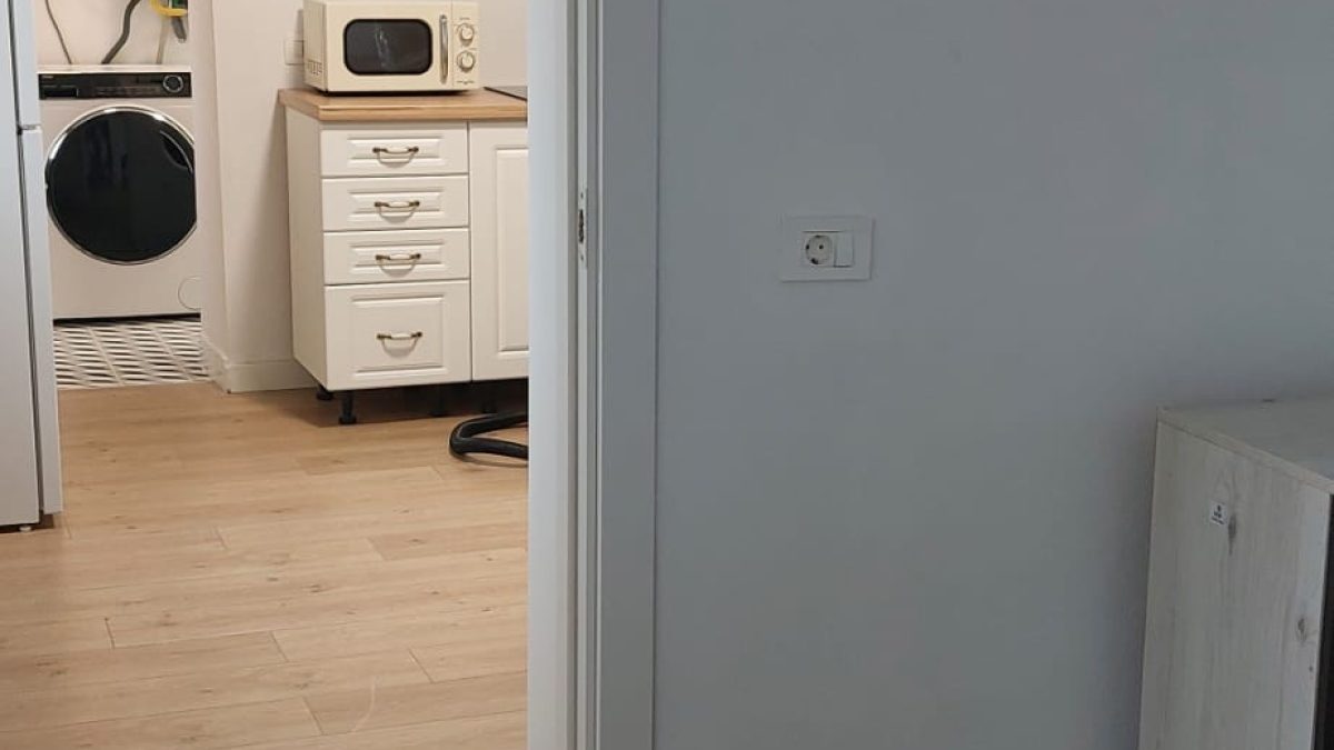 090fc22c ff05 477c b68d 89d1a7baffa5 1 1200x675 - Inchiriez studio zona Afi Brasov